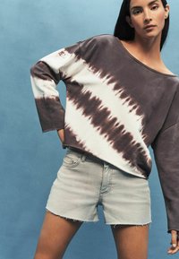 Next SUPER SOFT RAW - REGULAR FIT - Lühikesed teksad - pink tint