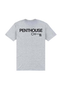 Šedé bavlněné tričko s černým textem "PENTHOUSE" na zádech, s grafickým prvkem připomínající symbol. Krátké rukávy, standardní střih.