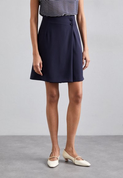 Emporio Armani Rövidnadrágok - navy blue