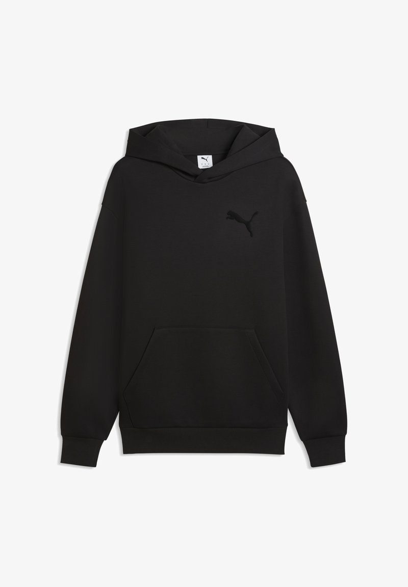 Sweat à capuche noir à manches longues avec une poche kangourou à l'avant et un logo Puma noir subtil sur la poitrine, présenté sur un fond blanc.