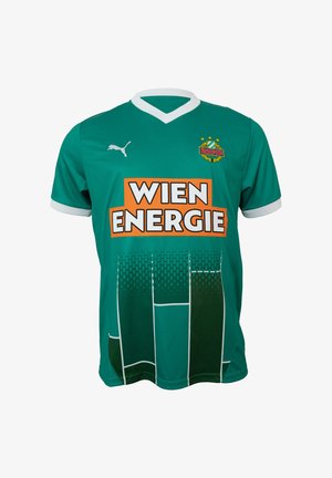 Maillot de football vert avec des accents blancs. Présente "WIEN ENERGIE" en texte orange en gras. Comprend un logo avec des étoiles en haut à gauche.