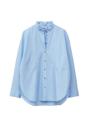 Helles blaues Langarmhemd mit rüschigem Kragen, Knopfleiste und abgerundetem Saum. Verfügt über zwei Fronttaschen und eine weiche Textur.
