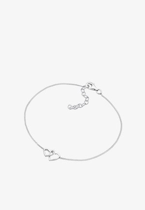 Silberarmband mit zwei ineinander verschlungenen Herz-Anhängern, zarter Kette und einem Karabinerverschluss. Das Design ist minimalistisch und elegant.