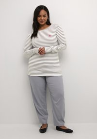 Kaffe Curve KCLIA - Långärmad tröja - chalk grey fuchsia heart
