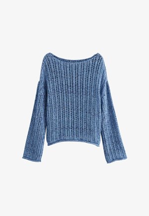 Jasnoniebieski, dziergany sweter o luźnym kroju, szerokim dekolcie, prążkowanej fakturze i długich rękawach, z otwartymi wzorami na całej powierzchni.