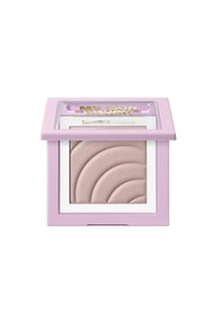 Compatto rosa chiaro con coperchio trasparente. La polvere interna presenta righe curve e una finitura morbida e scintillante. Testo dorato sul coperchio.