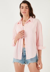 Unselected, light pink