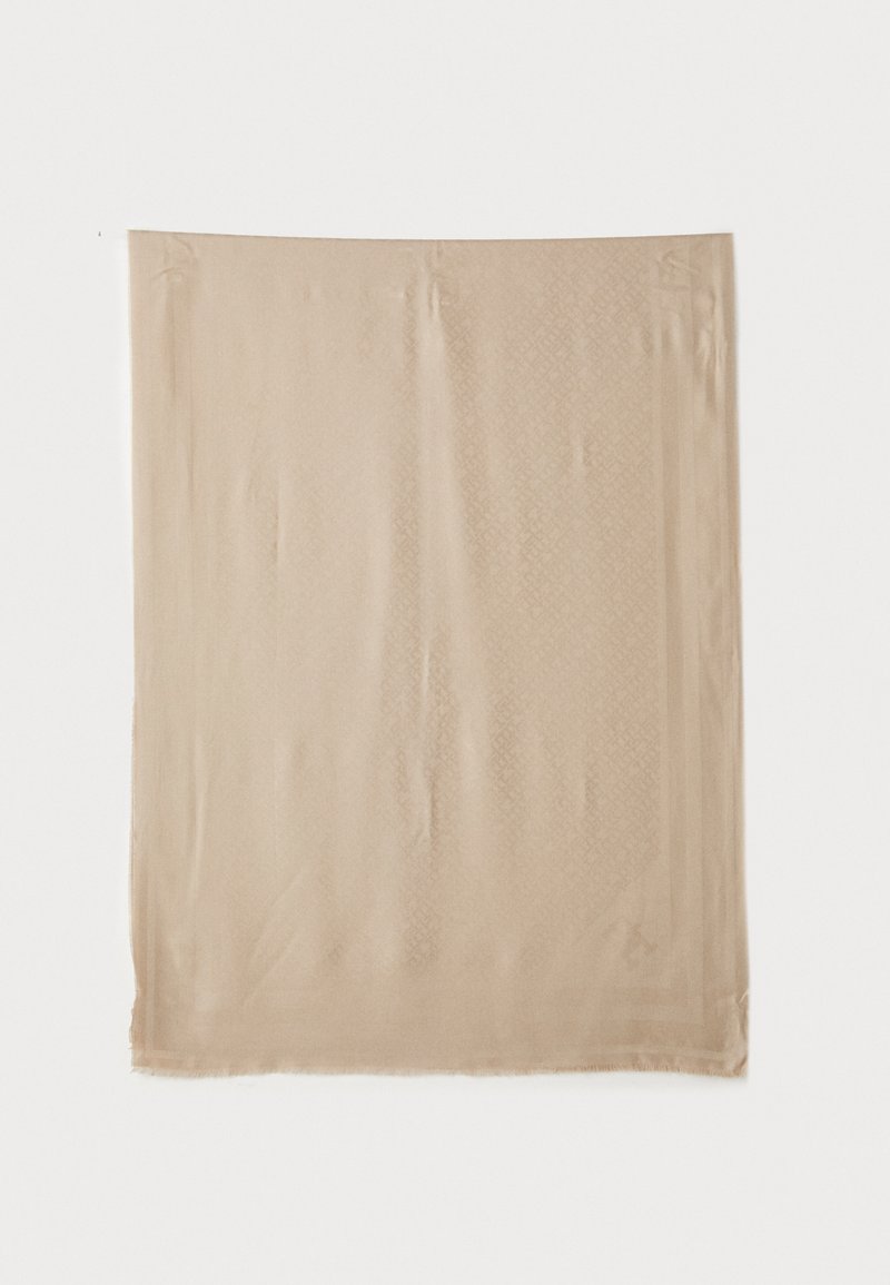 Beige silkihuivi, jossa on sileä pinta ja hienovarainen kuvio. Reunat on pehmeästi viimeistelty. Suorakaiteen muotoinen, sopii erilaisiin tyyleihin.