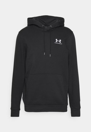 Zwarte hoodie met een kangoeroezak, een trekkoord in de capuchon en een wit Under Armour-logo op de borst. Gemaakt van zachte stof.