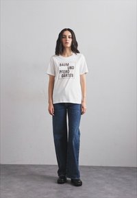 Baum und Pferdgarten JAWO - T-shirts med print - mahogany