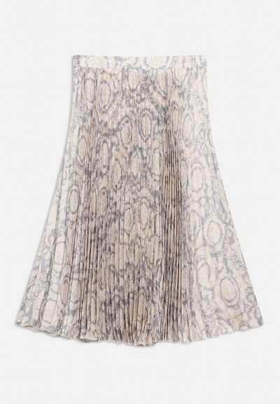 Φούστα μίντι σε ανοιχτό γκρι, με πτυχώσεις και ανοιχτόχρωμο μπεζ και κρεμ αφηρημένο λουλουδάτο μοτίβο, με ελαστική μέση, σε επίπεδη παρουσίαση πάνω σε λευκό φόντο.