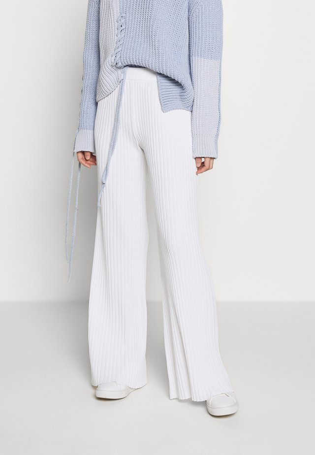 TROUSERS - Pantalon classique - white