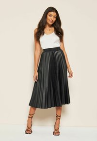 Friends Like These MIDI - REGULAR FIT - A-vonalú szoknya - black faux leather