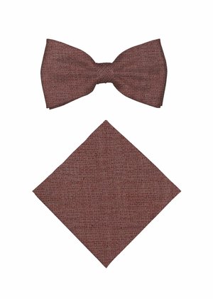 Nœud papillon en tissu brun texturé et pochette assortie sur fond blanc.
