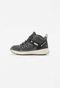 Scarpe da trekking nere e grigie con tomaia in mesh, suola in gomma, materiale impermeabile, punta rinforzata e sistema di allacciatura per supporto alla caviglia.