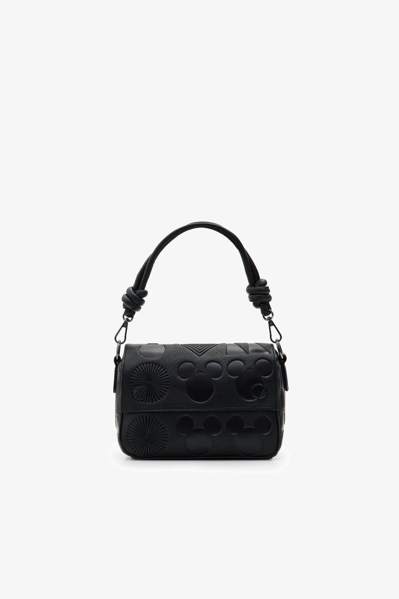 Schwarze Lederhandtasche mit einem geprägten Design, das kreisförmige und geometrische Muster aufweist. Sie hat einen kurzen, gedrehten Tragegriff und einen Schnappverschluss.