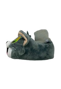 Pantofole di peluche grigie a forma di gatto dei cartoni animati, con occhi verdi, naso rosa e dettagli beige sulle orecchie. Texture morbida e design arrotondato.