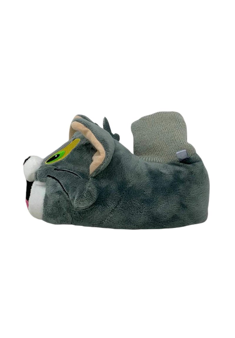 Pantofole di peluche grigie a forma di gatto dei cartoni animati, con occhi verdi, naso rosa e dettagli beige sulle orecchie. Texture morbida e design arrotondato.