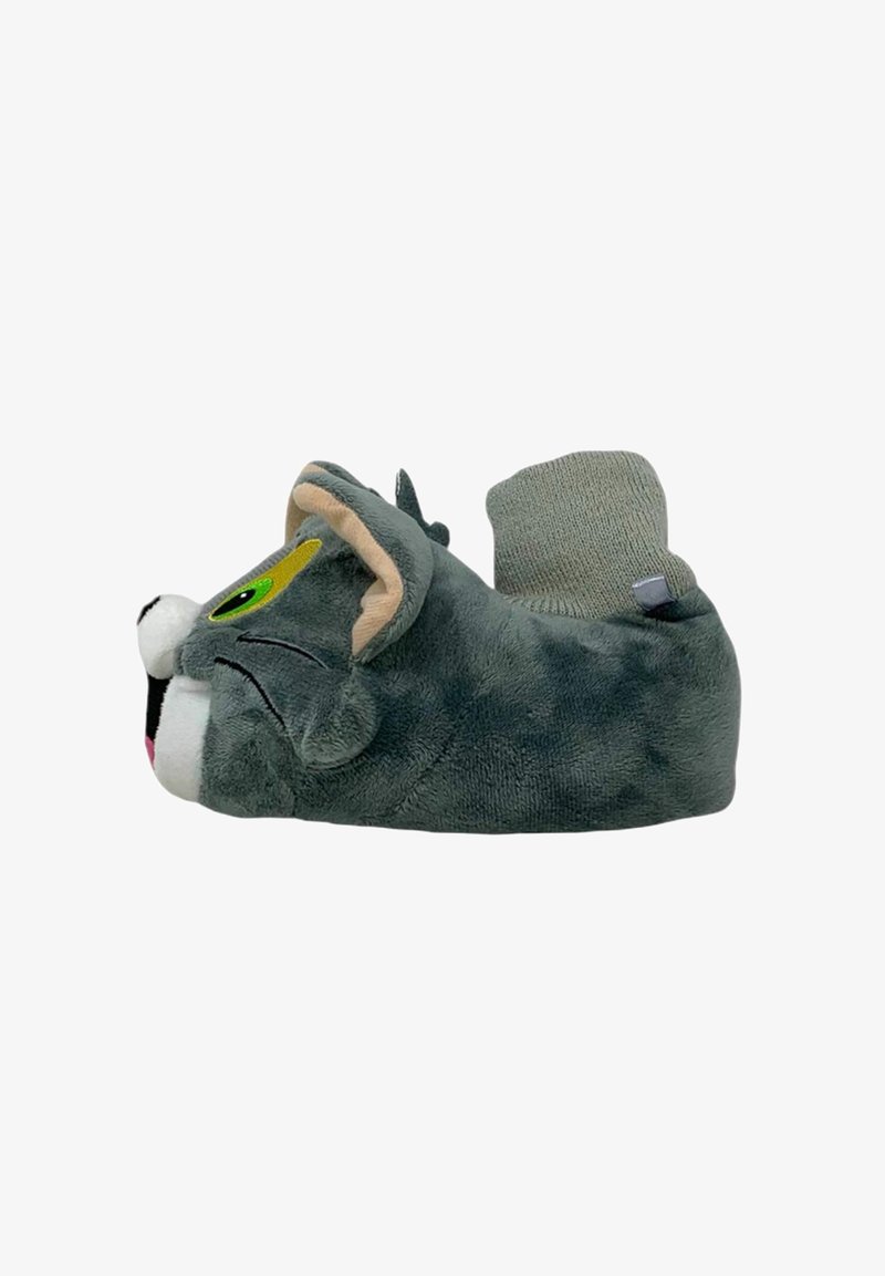 Pantofole di peluche grigie a forma di gatto dei cartoni animati, con occhi verdi, naso rosa e dettagli beige sulle orecchie. Texture morbida e design arrotondato.