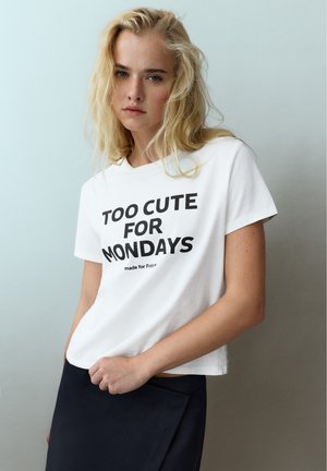 PULL&BEAR, REGULAR FIT WITH SLOGAN - T-SHIRT - T-shirt imprimé - white