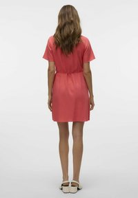 Vero Moda VMMYMILO KURZES - Vardagsklänning - dubarry
