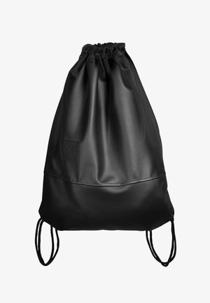 Schwarzer Zugbeutel-Rucksack aus glattem Leder, mit gathered Top, runder Form und einem gesteppten Logo-Patch auf der Vorderseite.