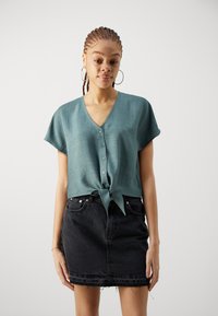 Vero Moda - VMMELONY KNOT - Bluse - balsam green Miniatyrbilde 1