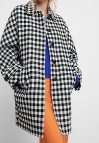 United Colors of Benetton Klassisk kappa / rock - black