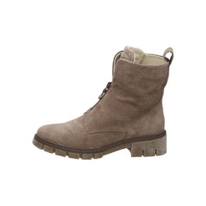 Stivaletto alla caviglia in camoscio color taupe con cerniera laterale, collo imbottito, linguetta per la calzata e suola in gomma spessa con scolpitura profonda per trazione.