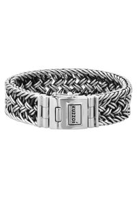 Bracciale intrecciato in argento con un design a catena testurizzata e una chiusura rettangolare con il nome del marchio "Kuzzoi".