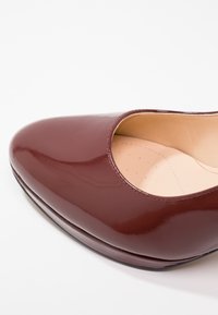 Clarks Platoo-avokkaat - red