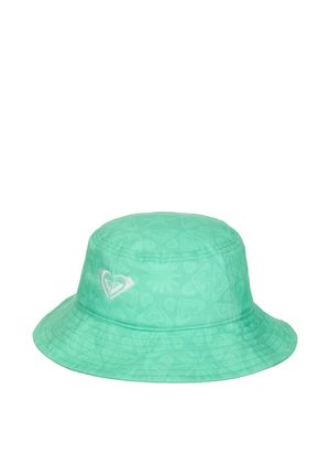 Zielony kapelusz wiadro wykonany z miękkiej tkaniny, z subtelnym wzorem i białym logo serca z przodu. Daszek jest szeroki i płaski.