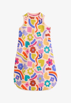 Ärmelloser Babyschlafsack mit Druckknöpfen an den Schultern, versehen mit bunten abstrakten Blumen- und Herzmustern auf hellrosa Hintergrund.