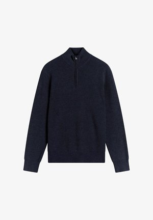 Tummansininen ribbipullover, jossa on vetoketjukaulus, pitkät hihat ja istuva helma. Pehmeä tekstuuri, rento muotoilu, joka soveltuu kerrostamiseen.