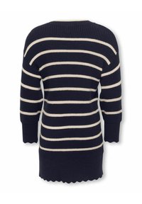 Maglione a righe navy con strisce orizzontali color crema, texture a coste, scollo rotondo e orlo scallopato. Presenta maniche a tre quarti.