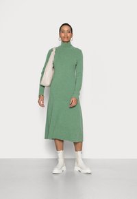 Samsøe Samsøe AMARISTA T NECK DRESS  - Vestido de malha - dark ivy