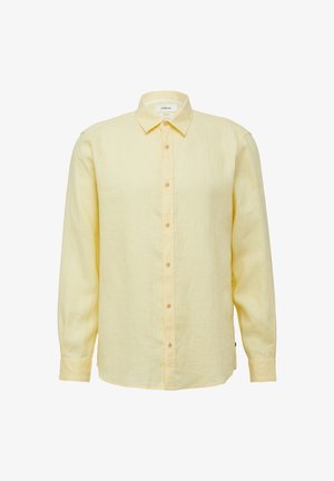 Chemise en lin jaune à manches longues avec un devant boutonné, un col pointu et des boutons brun clair. Présente une texture lisse et une coupe décontractée.