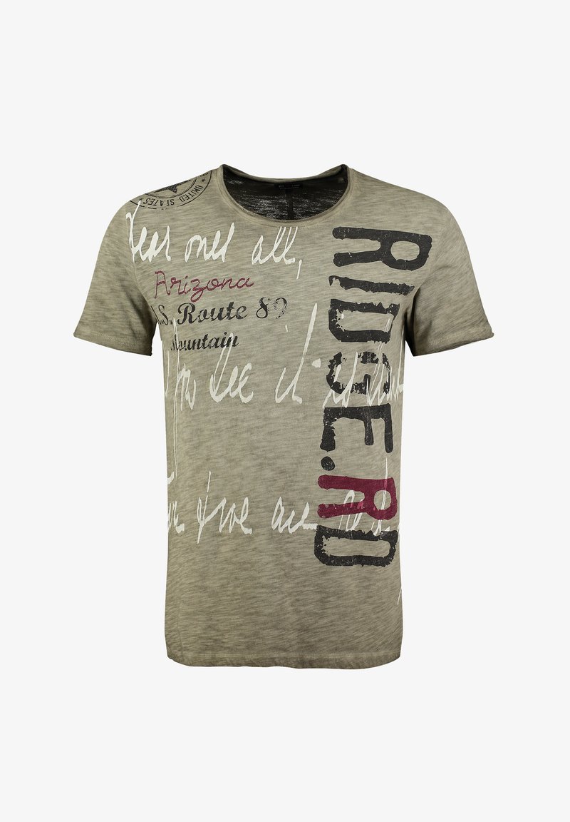 Camiseta de algodón verde oliva con mangas cortas, escote redondo, que presenta varios gráficos de texto en negro, blanco y granate en la parte frontal.