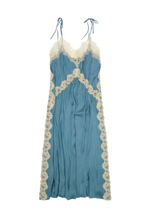 Vestido de satén azul con ribete de encaje crema, con finas tiras de hombro para atar y detalles de encaje con bordes ondulados a lo largo del escote y los laterales.
