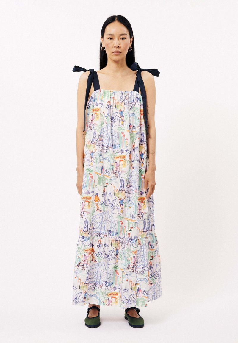 Robe maxi sans manches avec un motif illustré multicolore. Confectionnée en tissu léger, elle présente des liens noirs aux épaules et un détail de volants.