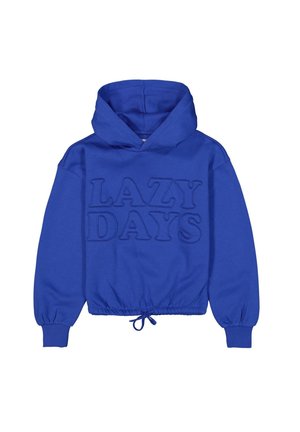 Blauer Kapuzenpullover mit elastischen Bündchen und Kordelzug am Saum, mit erhabenem Text "LAZY DAYS" vorne.