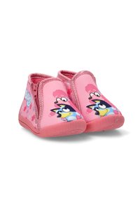 Zapatillas de tela rosa con un zipper brillante rosa, con estampados de personajes de dibujos animados y patrones de estrellas en los lados. Suelas de goma.
