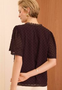 Love & Roses DOBBY FLUTTER SLEEVE - Pluus - red