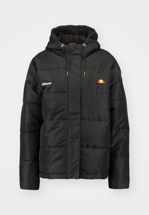 Svart pufferjakke laget av glatt, quiltet stoff. Har hette, frontlås og brodert logo på brystet med fargerike detaljer.