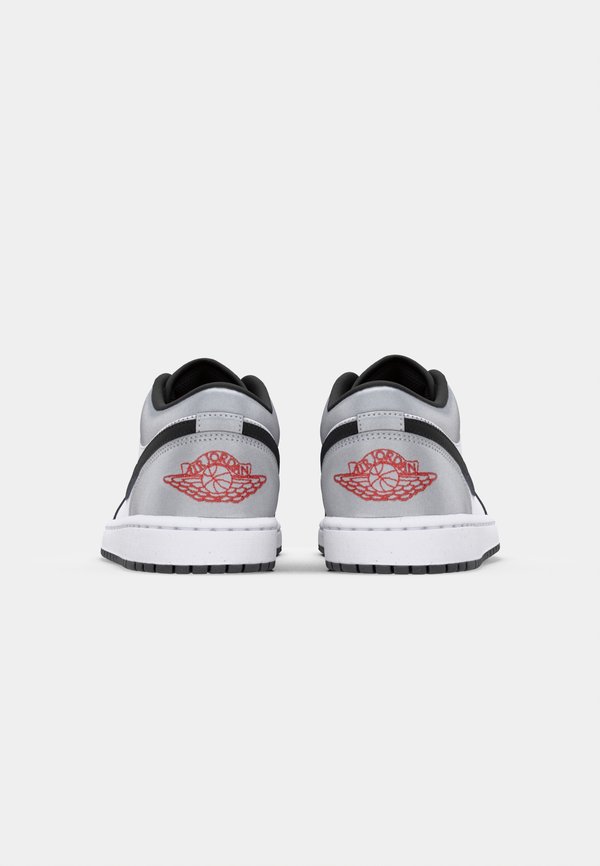 AIR JORDAN 1 LOW SE - Trainers4