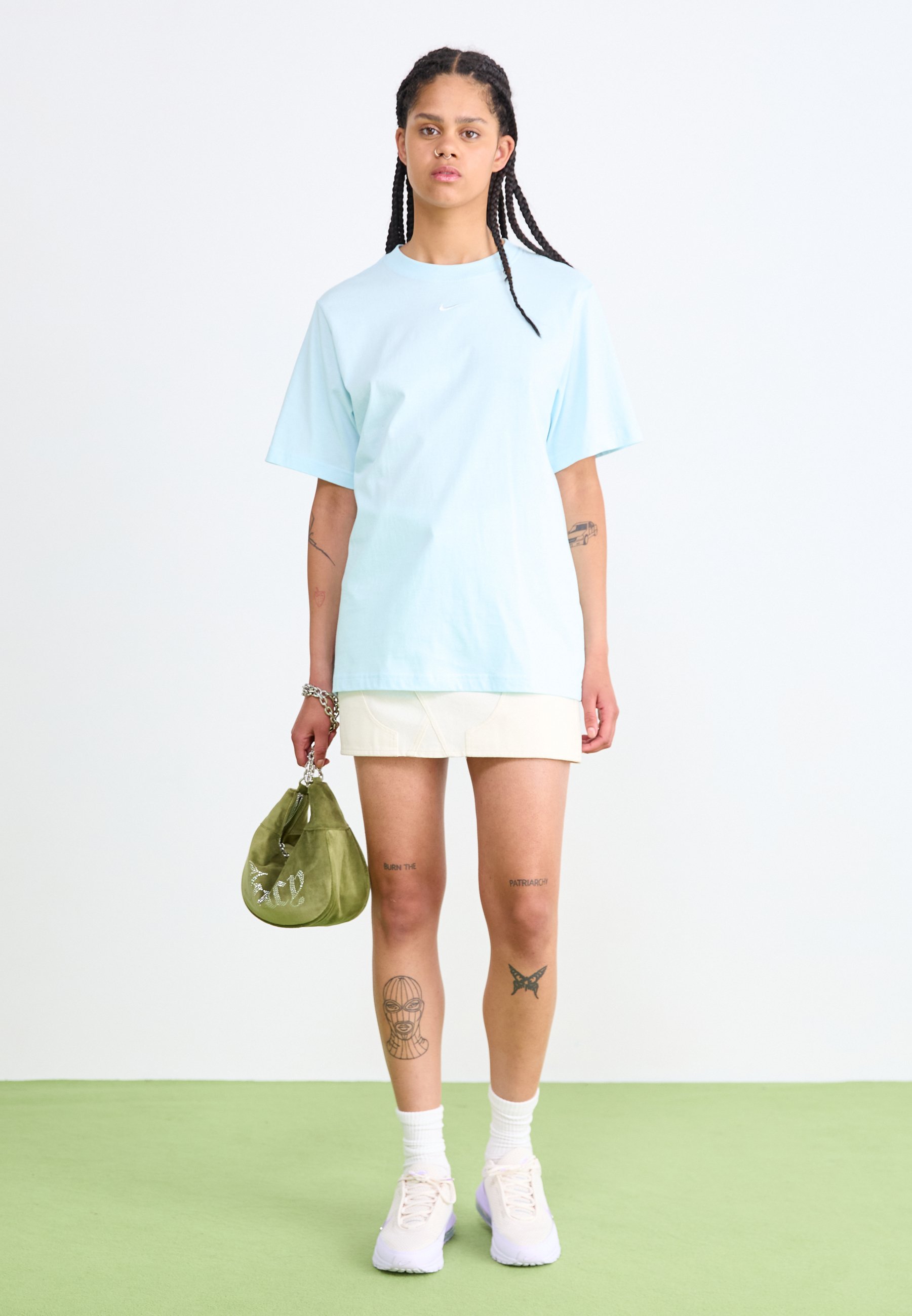 ★ Nike★ Sportswear Athletics T-Shirt M White Glacier Blue Nike Sportswear Swoosh T-Shirt / Glacier Blue | JD Sports