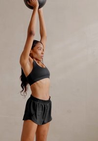 Girlfriend Collective FLOAT ELLA SCOOP BRA - Sujetadores deportivos con sujeción media - black