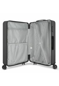 Maleta rígida de color negro, abierta para revelar un interior gris con bolsillos de malla, correas cruzadas y un forro con estampado, que cuenta con cuatro ruedas.