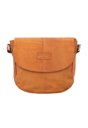 Kleine beigefarbene Leder-Umhängetasche mit gewölbter Klappe und aufgenähtem Logopatch in der vorderen Mitte.