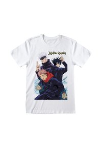 Hvid bomulds t-shirt med et grafisk print af tre karakterer fra "Jujutsu Kaisen", hver med mørke outfits, særprægede frisurer og udtryk.